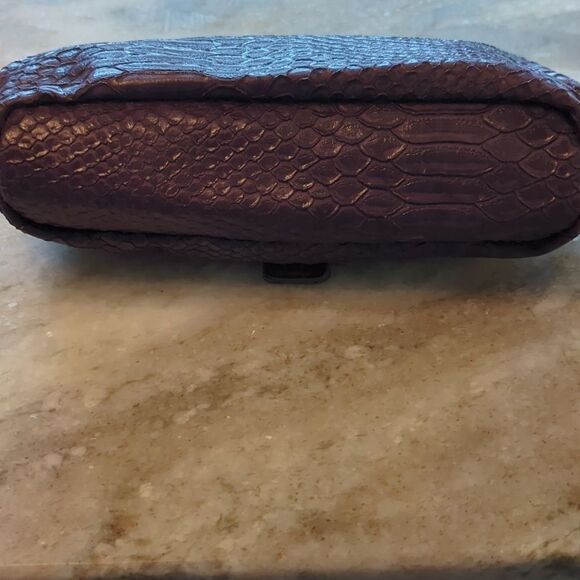 Elizabeth Arden Wristlet Women's Snakeskin Style Purple Snap Closure - Picture 4 of 12